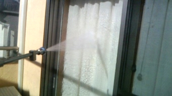 窓サッシ・高圧洗浄