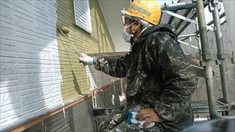 海老名市　サイディング塗装　中塗り