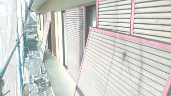 海老名市　サイディング塗装　雨戸２