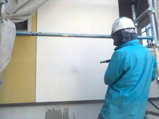 ジョリパット壁の汚れ　高圧洗浄