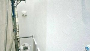 ひび割れ対策後のジョリパット上塗り塗装２
