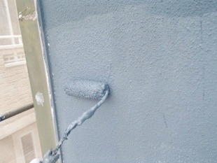 ジョリパット外壁の上塗り塗装