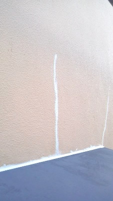 外壁塗装　ひび割れ２