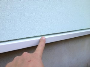 外壁サイディング塗装　水切りとの取り合い