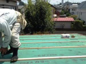 屋根　下地つくり　胴縁　防水紙