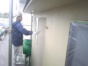 モルタル塗装　中塗り