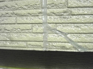 外壁サイディング　ひび割れ補修