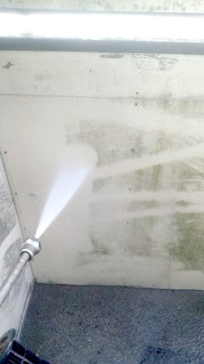 共用廊下　袖壁　洗浄