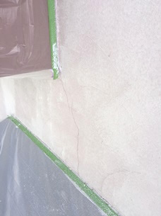 外壁塗装　モルタル　ひび割れ処理