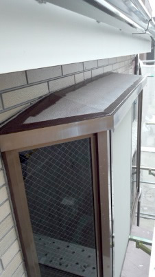 出窓の屋根塗装