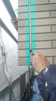 サイディング　目地　コーキング２